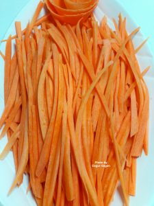 slicing carrot noodles