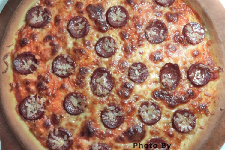 pepperoni pizza baked at home